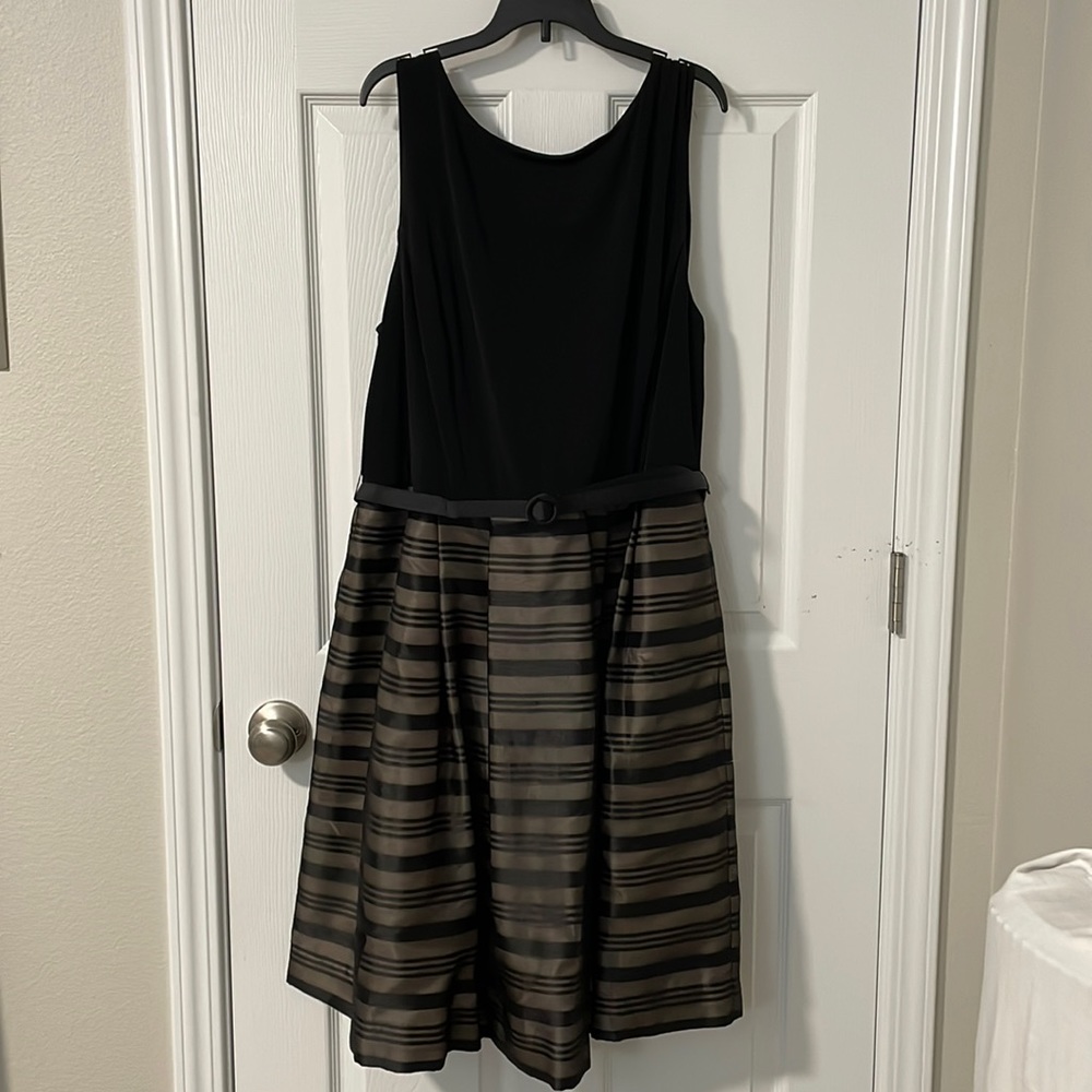 Jessica Howard Sleeveless Dress with Belt